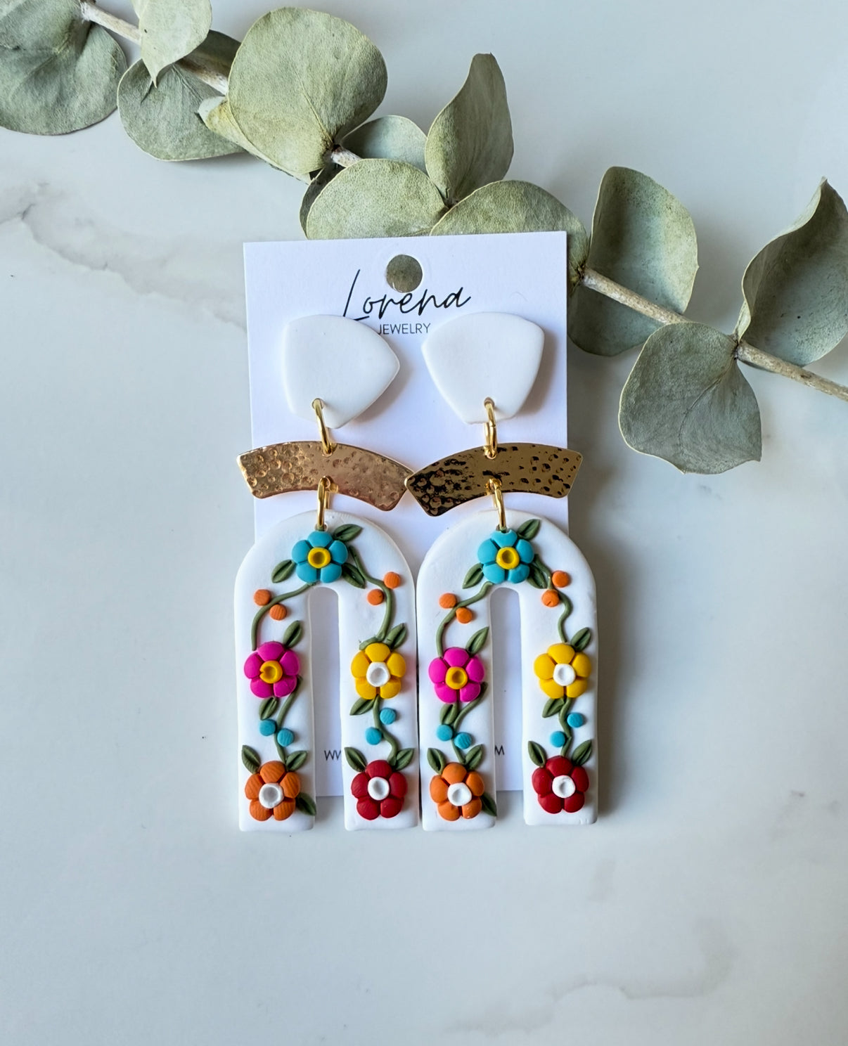 White Floral Bordado Earrings