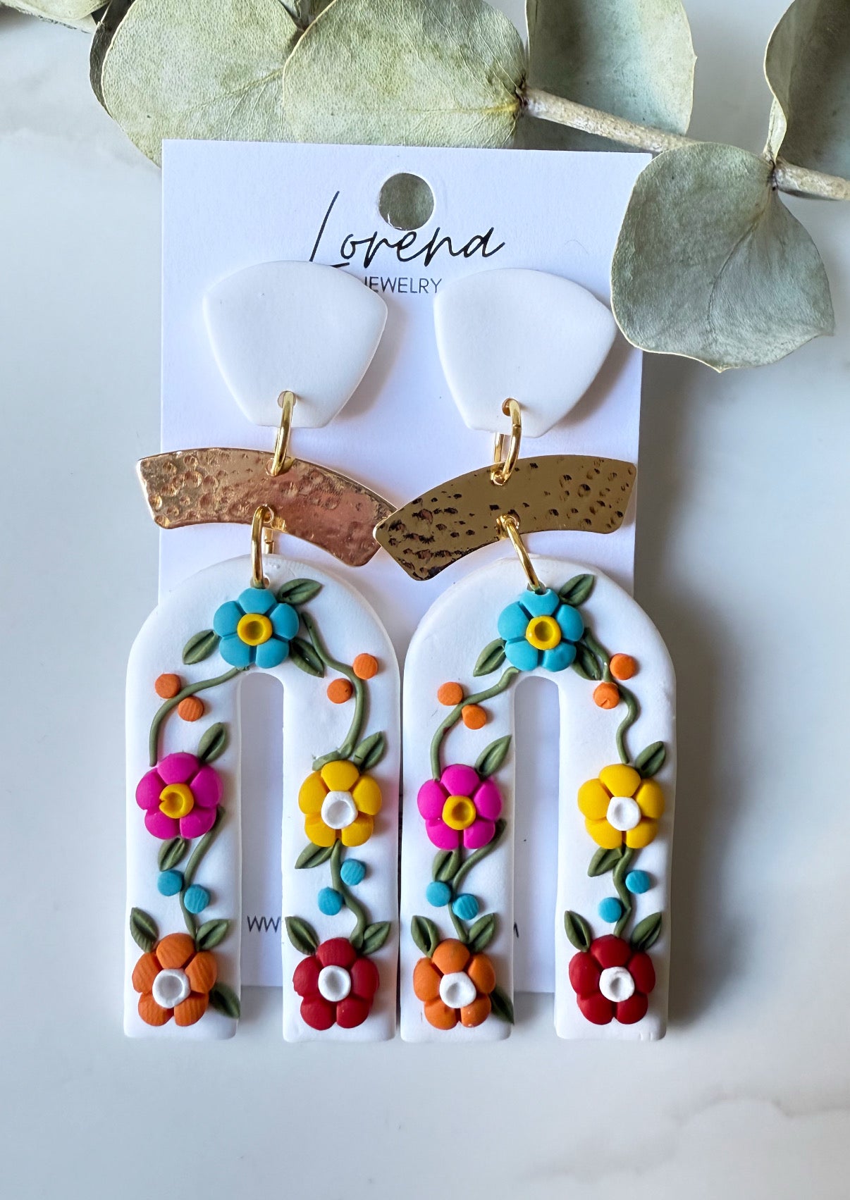 White Floral Bordado Earrings