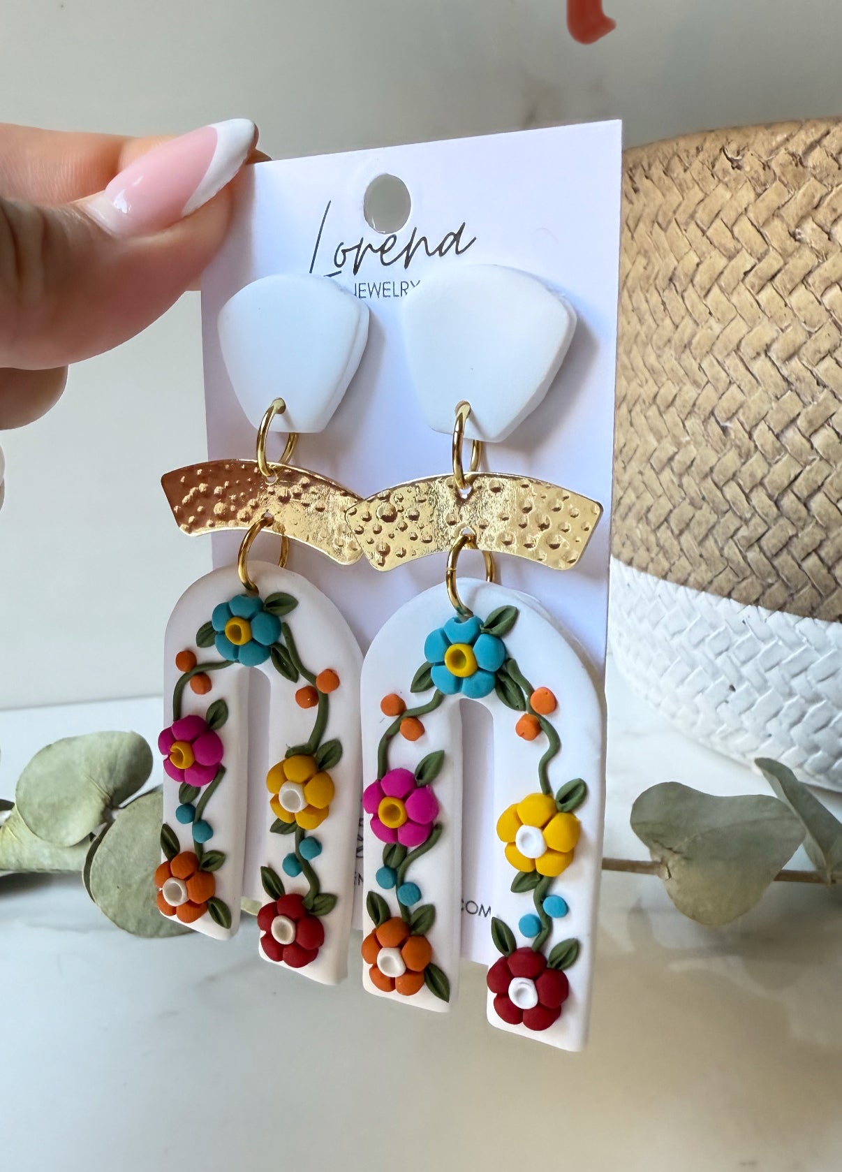 White Floral Bordado Earrings